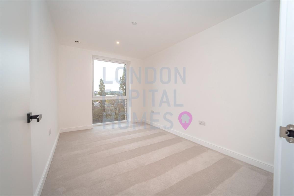 2 bed property in Unison House, 90 Beresford Avenue, London